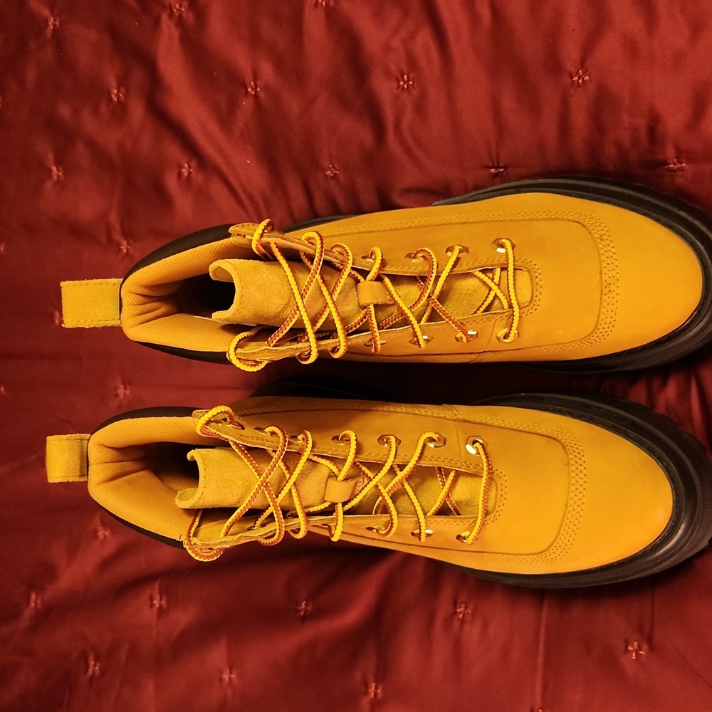 TIMBERLAND sky 6 ınch lace up boots wheat nubuck Size 7